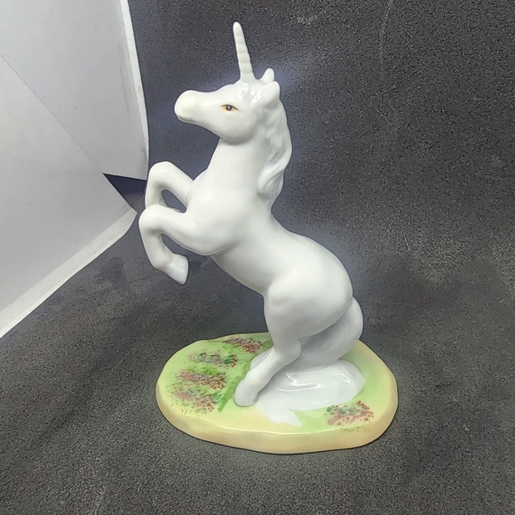 Princeton Gallary Other - Porcelain Unicorn Figurine 🦄